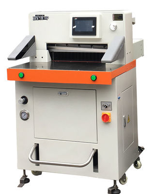 Китай Автомат для резки запрограммированный ДБ-520В8 гидравлический бумажный 520мм с экраном касания поставщик