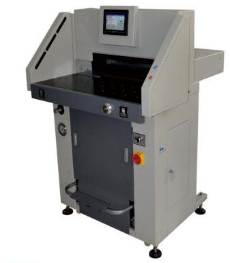 Китай Автомат для резки бумаги размера А3 автомобиля 670мм гидравлический для толстого бумажного вырезывания поставщик