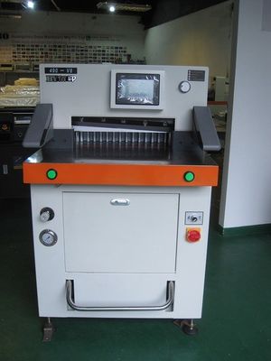 Китай Автомат для резки бумаги А4 ДБ-490В8-1 49км с гидравлическим управлением программы поставщик
